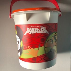 NWOT - Tupperware Container with Handle